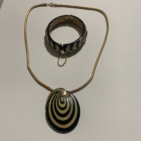 EISENBERG Jewelry - Vintage 70s. EISENBERG Set Necklace and Clamper Bracelet Enamel Black & Cream